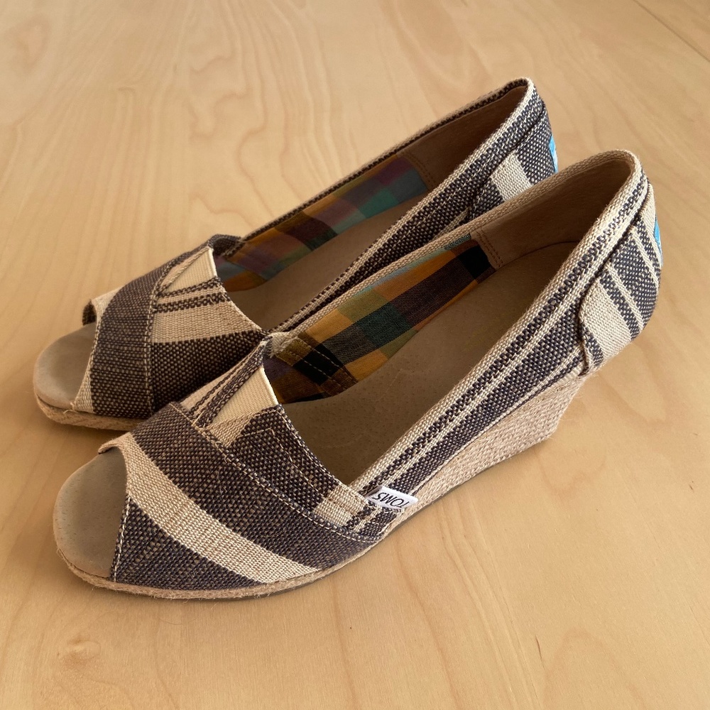 Toms Striped Canvas Wedge Peep-Toe in Beige and Navy